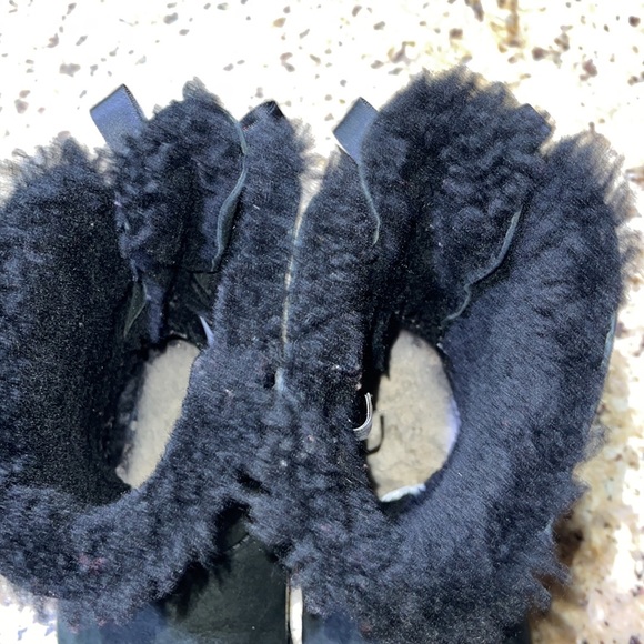 UGG Bailey Bow II - Picture 2 of 9